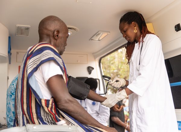 Way-Togo-Projecten-Ambulance-600x440